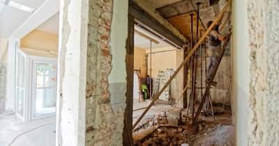 Altbausanierung 2026: Was Eigentümer jetzt beachten müssen